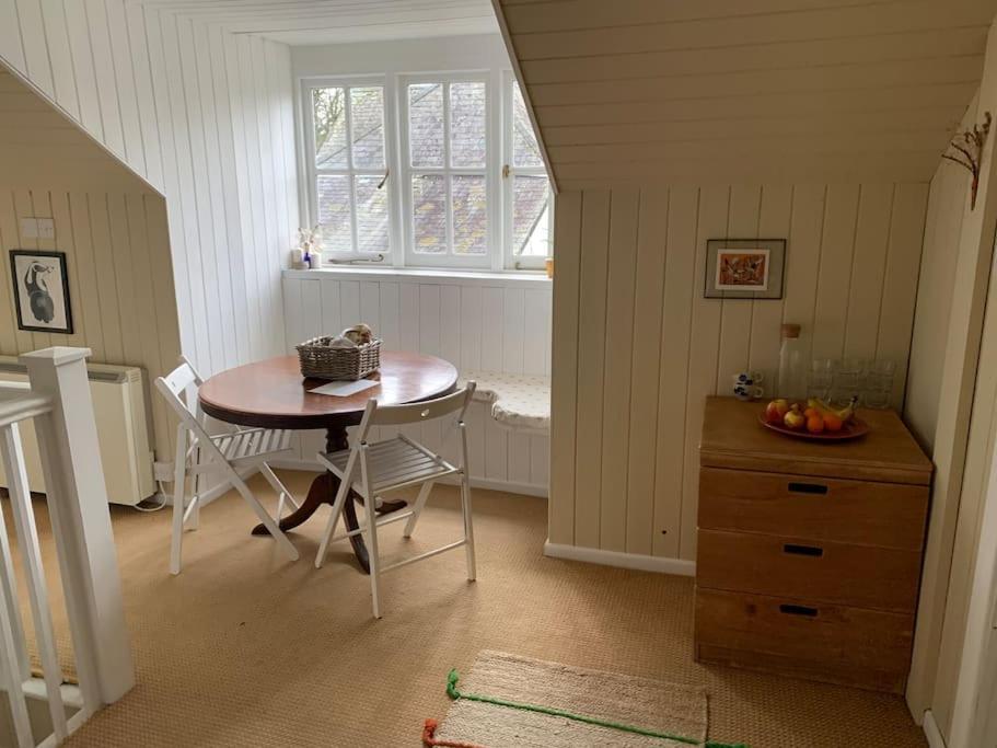 Trinity Annexe An Adorable First Floor Light And Lofty Space Within An Aonb Godmanstone Buitenkant foto