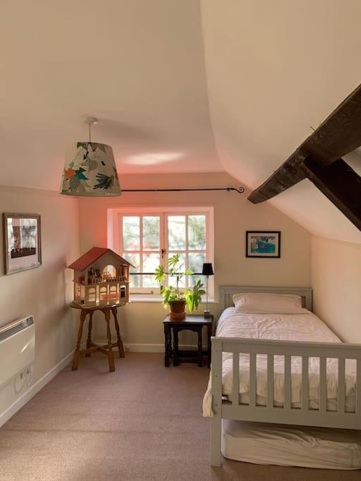 Trinity Annexe An Adorable First Floor Light And Lofty Space Within An Aonb Godmanstone Buitenkant foto